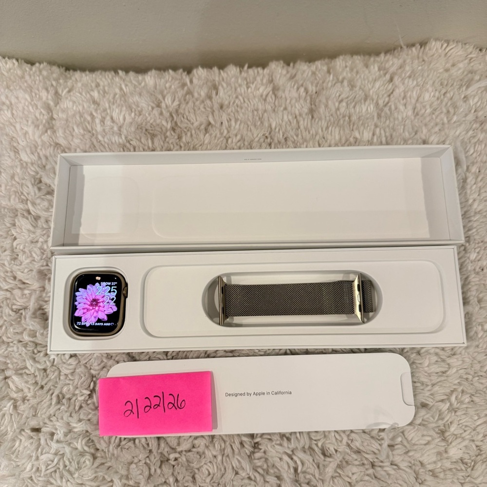 Apple Gold Stainless Steel Smartwatch with Gold Milanese Loop - Picture 3 of 11